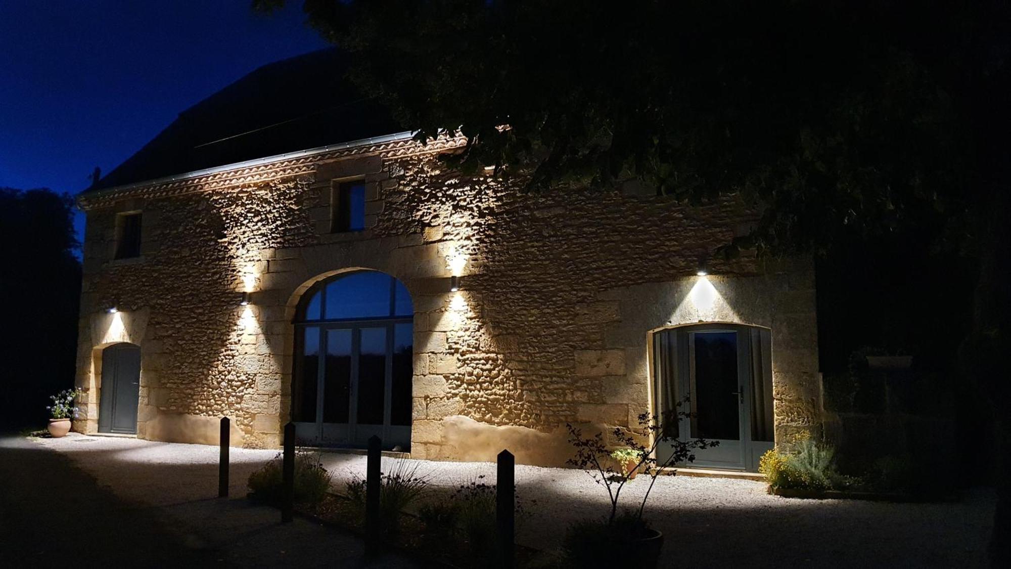 La Grange Symphorine, Chambre D'Hotes De Charme Situee Entre La Vallee De La Dordogne Et La Vallee De La Vezere Meyrals Luaran gambar